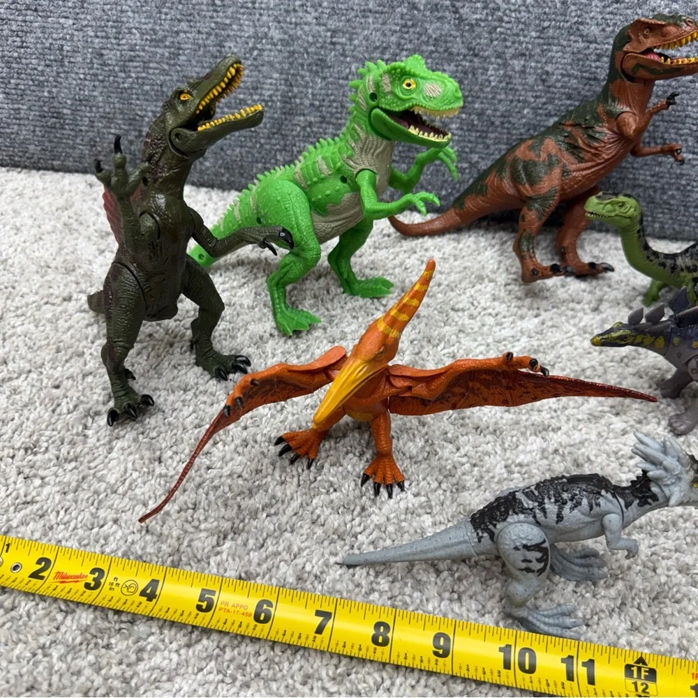 Toy Dinosaur figures huge lot articulating limbs‎